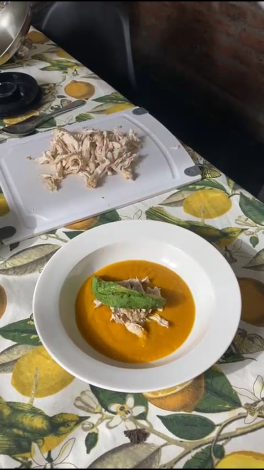 Crema de zanahorias con pollo y palta preparada por Berta